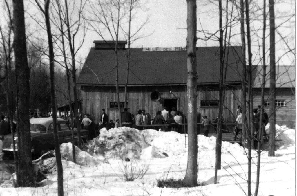 Le Chalet des Érables L'historique de notre cabane à sucre  